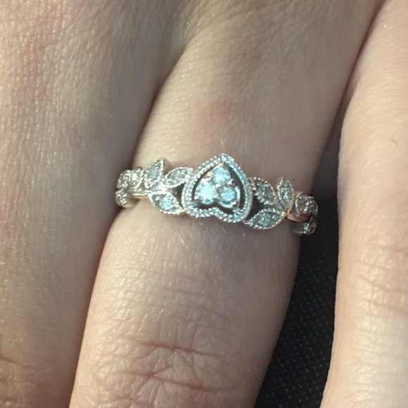 10k white gold diamond ring - Picture 3 of 5